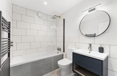 Stunning 4 Bedroom Abode in Zone 1 - Balcony - Sleeps 9 - Foto 8