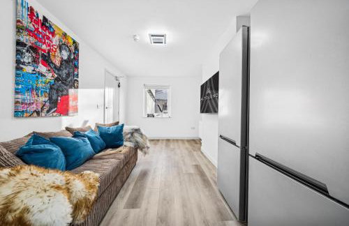 Modern & Cozy Private Double Room - Shared House by AltoLuxo Short Lets & Serviced Accommodation with Free WiFi & Parking - Foto 15