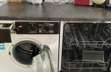 Gemütliches ganzes Apartment Küche Parkplatz Waschmaschine Kamin Terrasse Garten, Keine Ferienwohnung - Photo 4