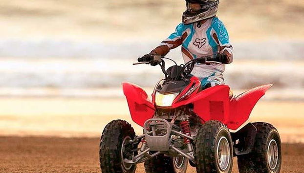 Quad dans le désert de la Réserve nationale de Paracas