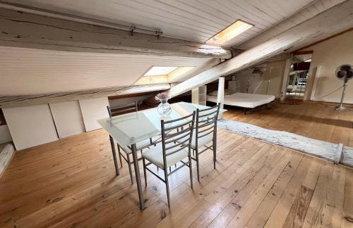 Les Bellevue Cité "4 Apartments, 1 with Garden & Private Parking, Aircon, WiFi, Free Public Car Park, 1 km from Cité" - Foto 74