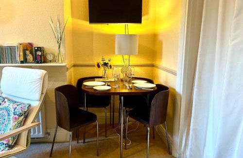 A cozy retreat in the heart of Ilkley - Photo 4