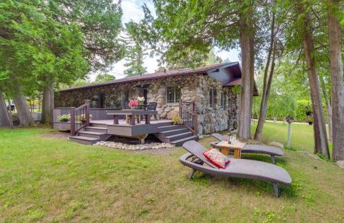 1 Mi to Dtwn! Lakefront Earl Young Charlevoix Home - Foto 21