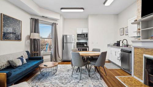 Carriage Manor - Sun Soaked 1BR - Close to CCF - Foto 5