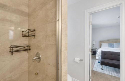 Vacation Home in Vegas w Pool 2 mile to Strip - Foto 36