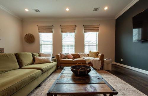 15mi to FIFA l Walkable l Gym l Garage l Heights! - Foto 56