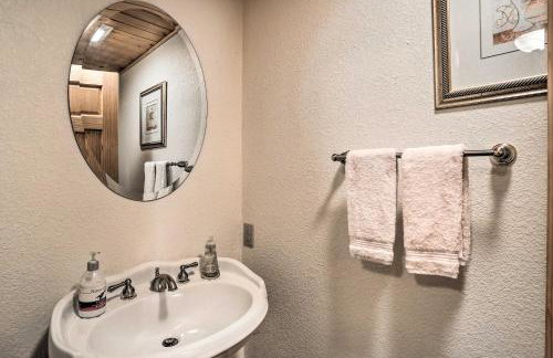 Bayfield Cabin with Wraparound Deck and Fire Pit - Foto 24