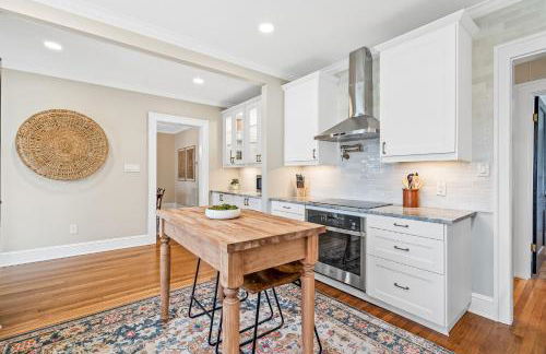 Luxurious Retreat in Historic Downtown Burlington Downstairs Only - Foto 1