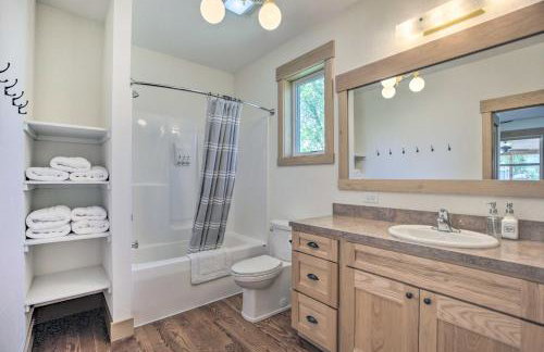 Idyllic Gem Screened Porch, half Mi to River! - Foto 14