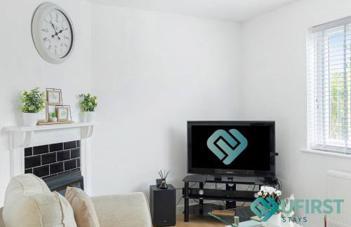 Delightful 3BR Home - Hot Tub - Near Castle, QMC - City Centre & Trent Bridge - Free WiFi & Parking - Sleeps 6 - Foto 14