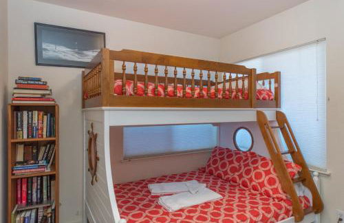 Knot-a-Care! Hot Tub!! Walk to Beach!! BBQ! Fast WiFi!! - Photo 21