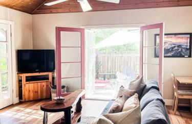 The Nest Serene Sanctuary w Hot Tub Fireplace Grill Hammock Outdoor Fire Feature Fully Fenced Yard AC Pets Ok - Foto 10