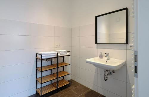 Travel Art Boardinghouse - Photo 13