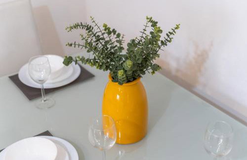 Stylish Two Bedroom Apartment - Secure Parking & Balcony 9MC - Photo 15