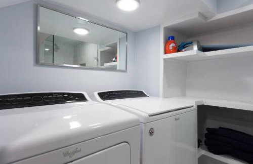 Luxury 2 bedroom apartment w/ free parking - Photo 16