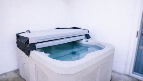 Family Friendly Southwest Bakersfield Retreat with Jacuzzi and Fenced Yard - Foto 2