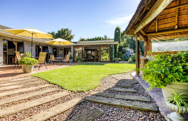 Lush Suburban Paradise - Deluxe Unit - Foto 27