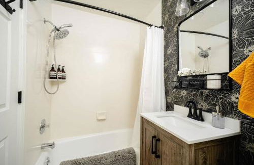 Midvale Station | Play•Relax•Repeat+ New King Bed! - Foto 34