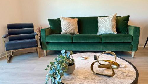 Silver Lake 1 Bedroom Condo Suite with Balcony and Parking - Foto 1
