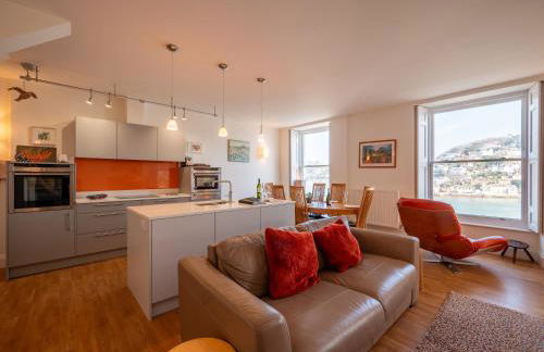 Riverside Apartment with Stunning Views & Patio - Foto 3