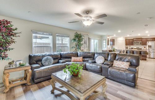 Pool Table and Patio! Spacious Merced Getaway - Foto 6