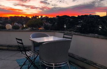 grand studio terrasse de standing, pleine vue village et proche mer - Foto 4