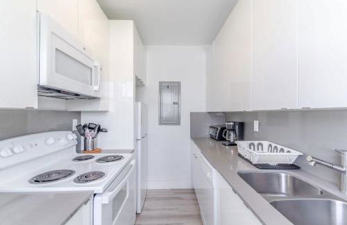 Renovated Apts with Kitchen, Fast WiFi, Smart TV, Roku & Pool Onsite 4 mi to Surfside Beach - Foto 60