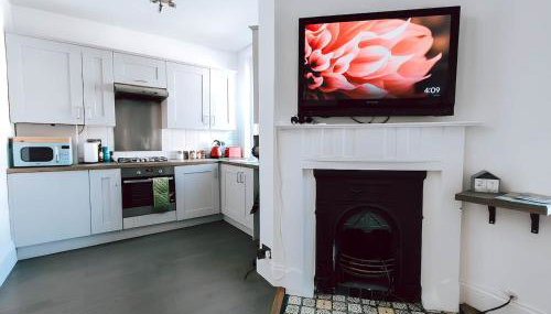 Large 2 Bed in Twickenham High Street - Foto 2, stove