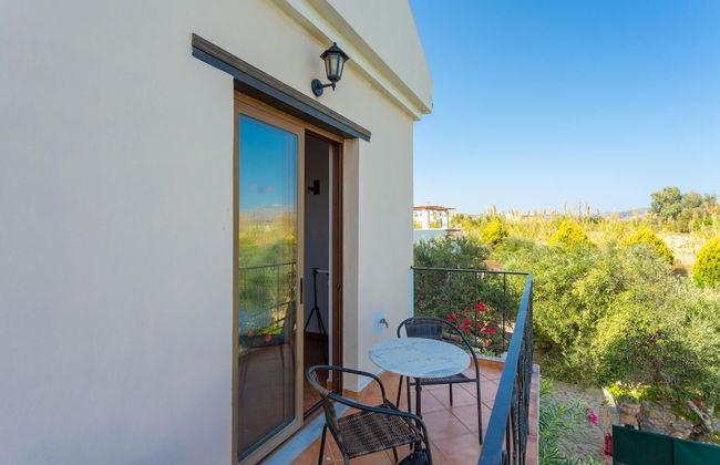 Villa Tzina Large Private Pool Walk to Beach A C Wifi Car Not Required - 1604 - Foto 27