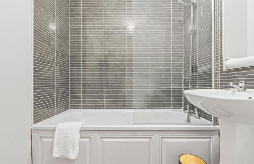 Stylish 4 Bedroom House in St Neots w Free Parking - Foto 24