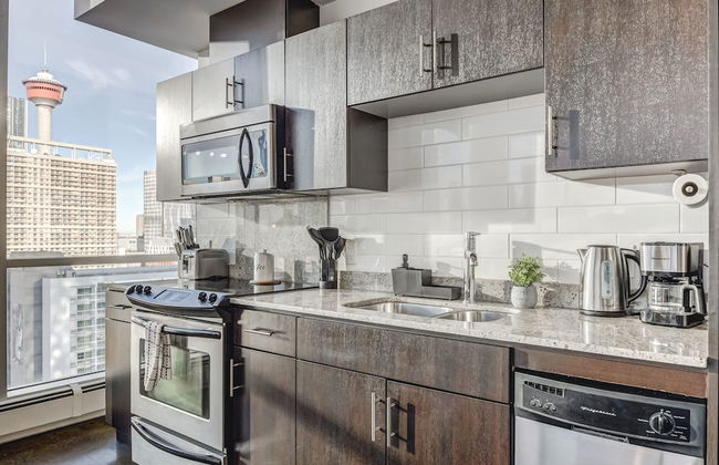 Luxury 2BR Condo - Downtown City Views - Photo 12