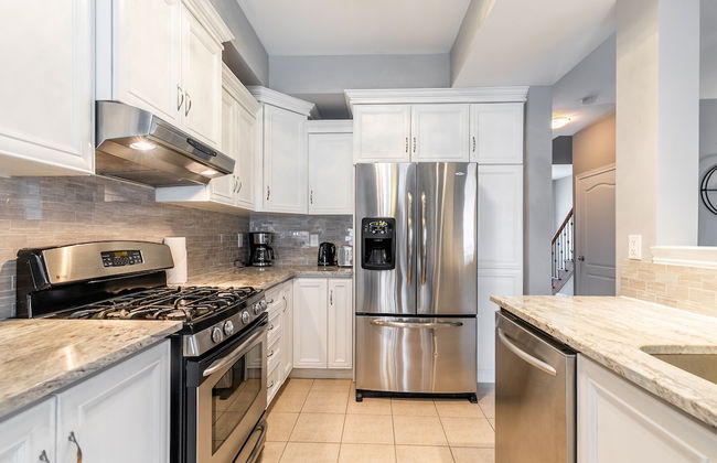 GLOBALSTAY. Modern 3-4 Bedroom Town - Photo 28