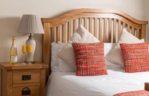 CRUCK BARN - Beautiful Renovated Barn within the Countryside - Photo 27