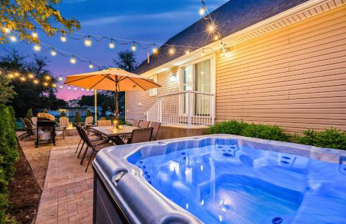 Cedar Point, Kalahari, Sports Force, Hot tub, Fire pit, EV, Pets, Beach, Fireplace, Park - Photo 1