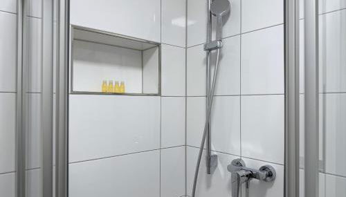 VYLD Fuchs Suite - Urban, Aufzug & Balkon - Foto 4, Shower
