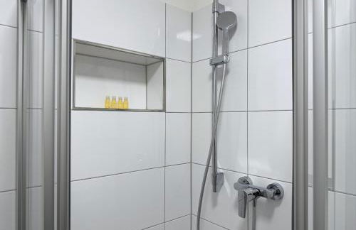 VYLD Fuchs Suite - Urban, Aufzug & Balkon - Foto 4