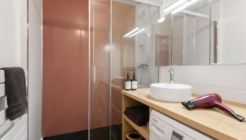 T2 Calme absolu - Coeur Toulouse - Saint Cyprien - climatisation - Terrasse arborée - Foto 4, towels, Shower, heating