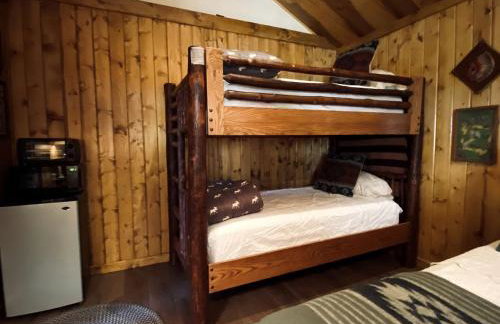 Modest Hickory Log Cabin near Idaho Falls, Perfect for a Family Getaway - Foto 5