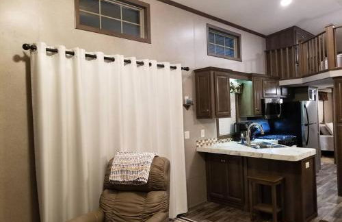 Tiny home with hammock loft BBQ and yard - Foto 11