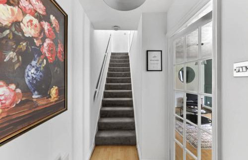 Detached House - Prime Location - Free Parking, Fast Wifi and Smart TVs with Sky TV and Netflix by Yoko Property - Foto 30