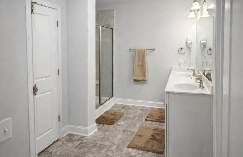 Clayton 6-Beds Family Home Near Raleigh Sleeps 12 - Foto 16