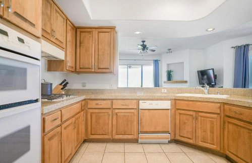 Spacious 3BR Villa w Mountain Views, 2 Patios & Private Garage Near Scottsdale - Foto 10