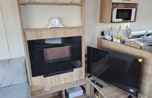 3 bed Sleeps 8 Wifi and Linen inc - Photo 2