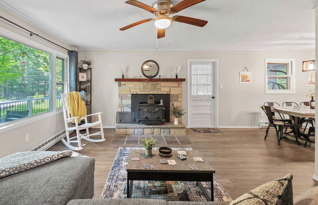 Tomhickon by Avantstay Walk to Lake Firepit + Deck - Foto 5