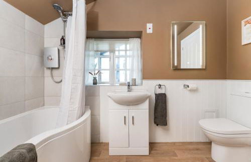 Central Malham Wellbeing Escape, 1-bed cottage with yoga studio - Foto 6