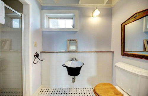 1800's Antique Log Cabin with Modern Amenities near Fredericksburg and Kerrville, Texas - Photo 30