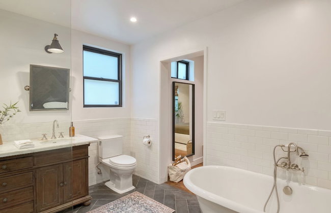 Silver Screen by Avantstay Luxe Backyard Escape - Photo 43