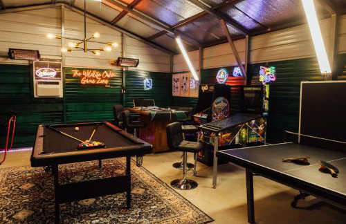 Luxe Lodge Escape - Hot Tub-Outdoor Movies-Game Room-Fire Pit - Foto 5