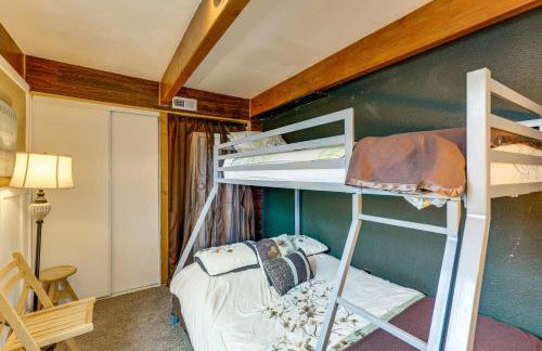 2 Mi to Lake Arrowhead! Mtn-View Hideaway with Deck - Foto 16