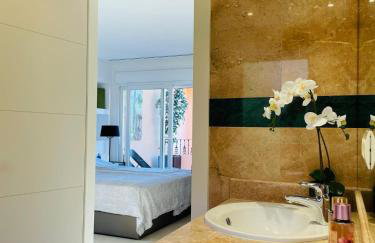 Luxury seaview apartment in Marbella located in a secure gated community with swimming pool and large terrace Perfect for families visiting Marbella and Puerto Banús - Foto 25